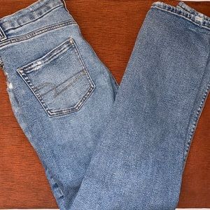 8L American Eagle Mom Jeans
